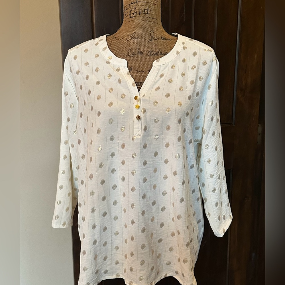 Beautiful petite blouse-New with tag!